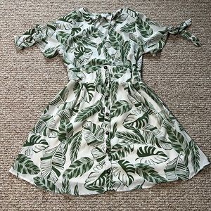 Sienna sky leaf print dress size L